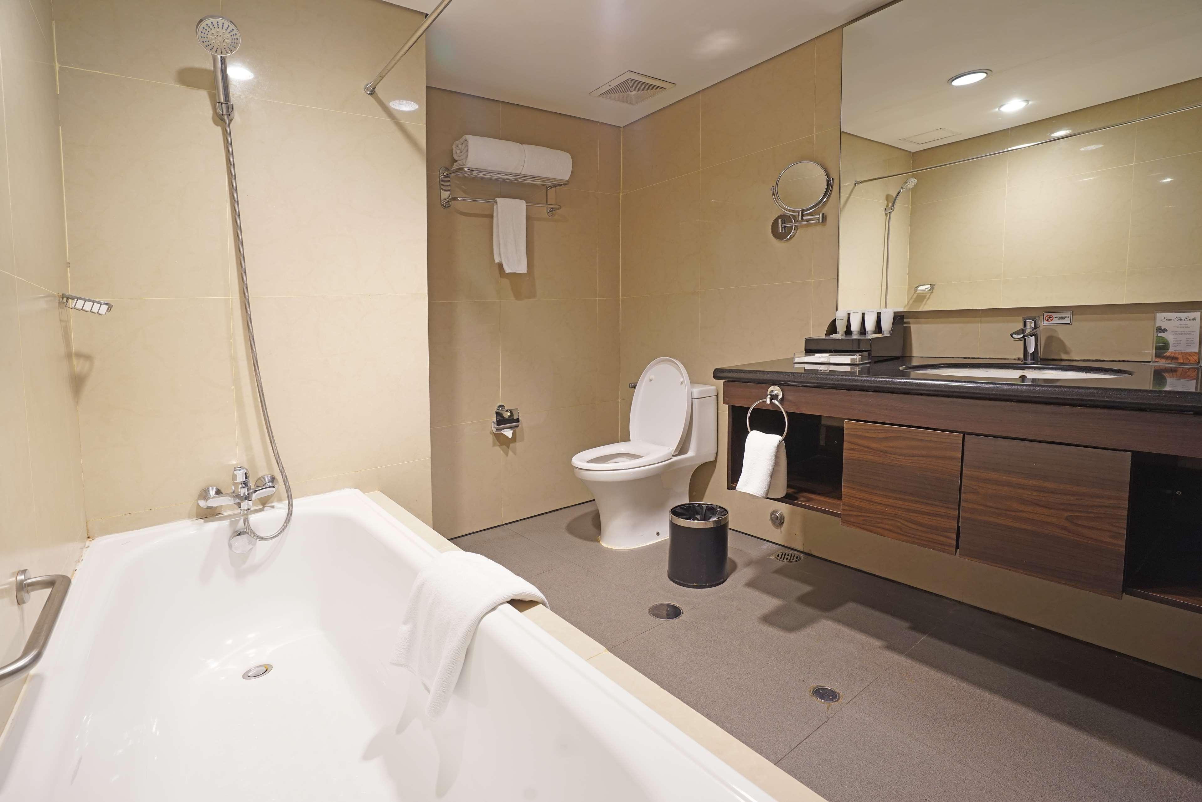 Best Western Premier The Hive Джакарта Екстериор снимка