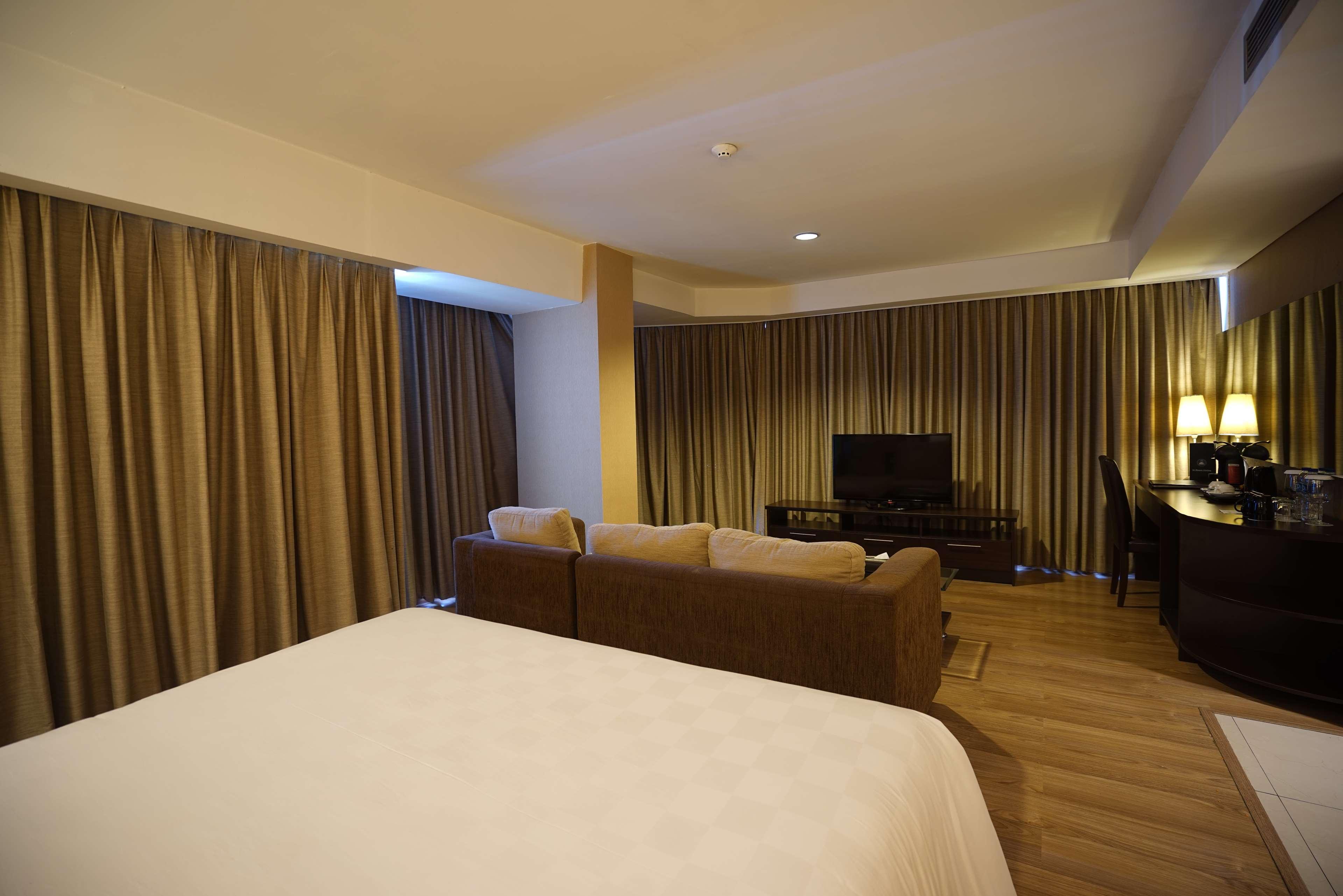 Best Western Premier The Hive Джакарта Екстериор снимка