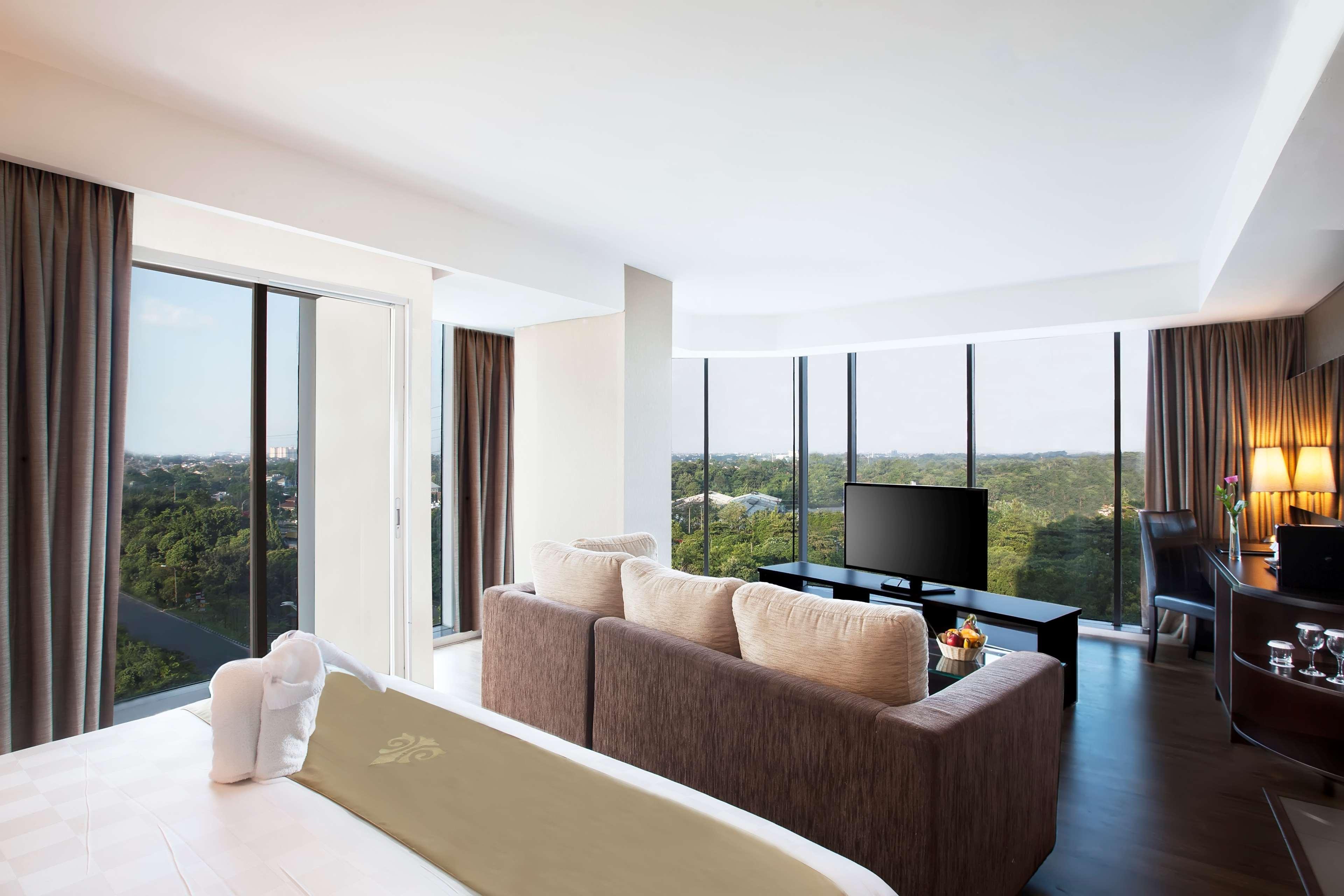 Best Western Premier The Hive Джакарта Екстериор снимка