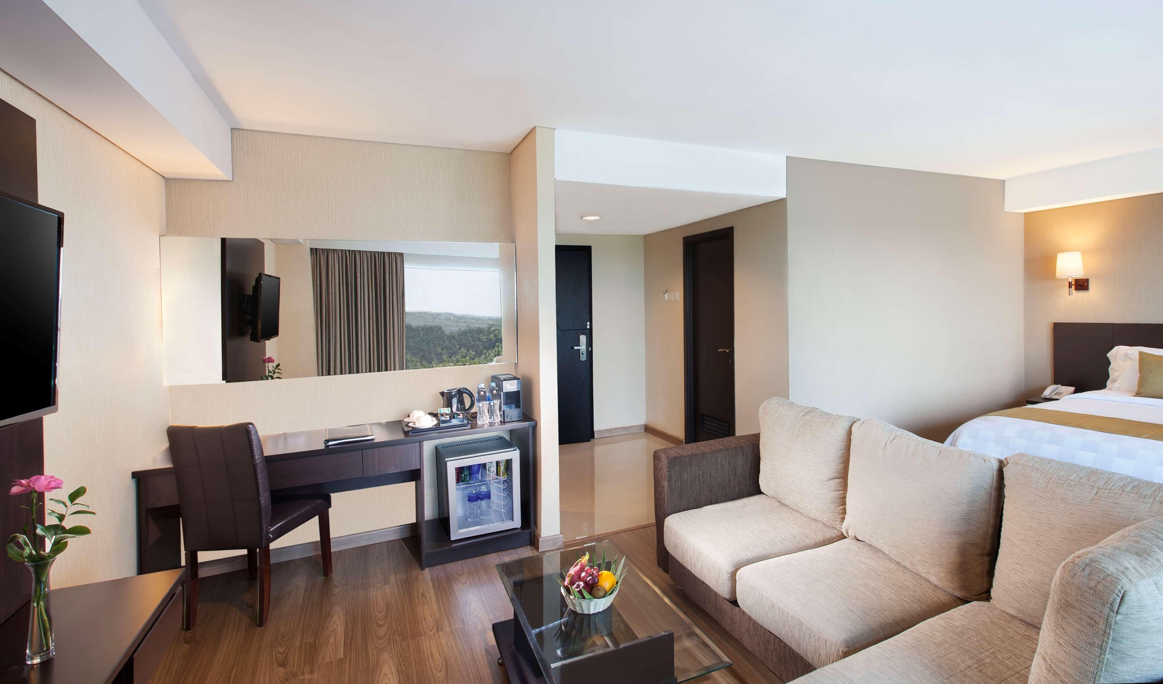 Best Western Premier The Hive Джакарта Екстериор снимка