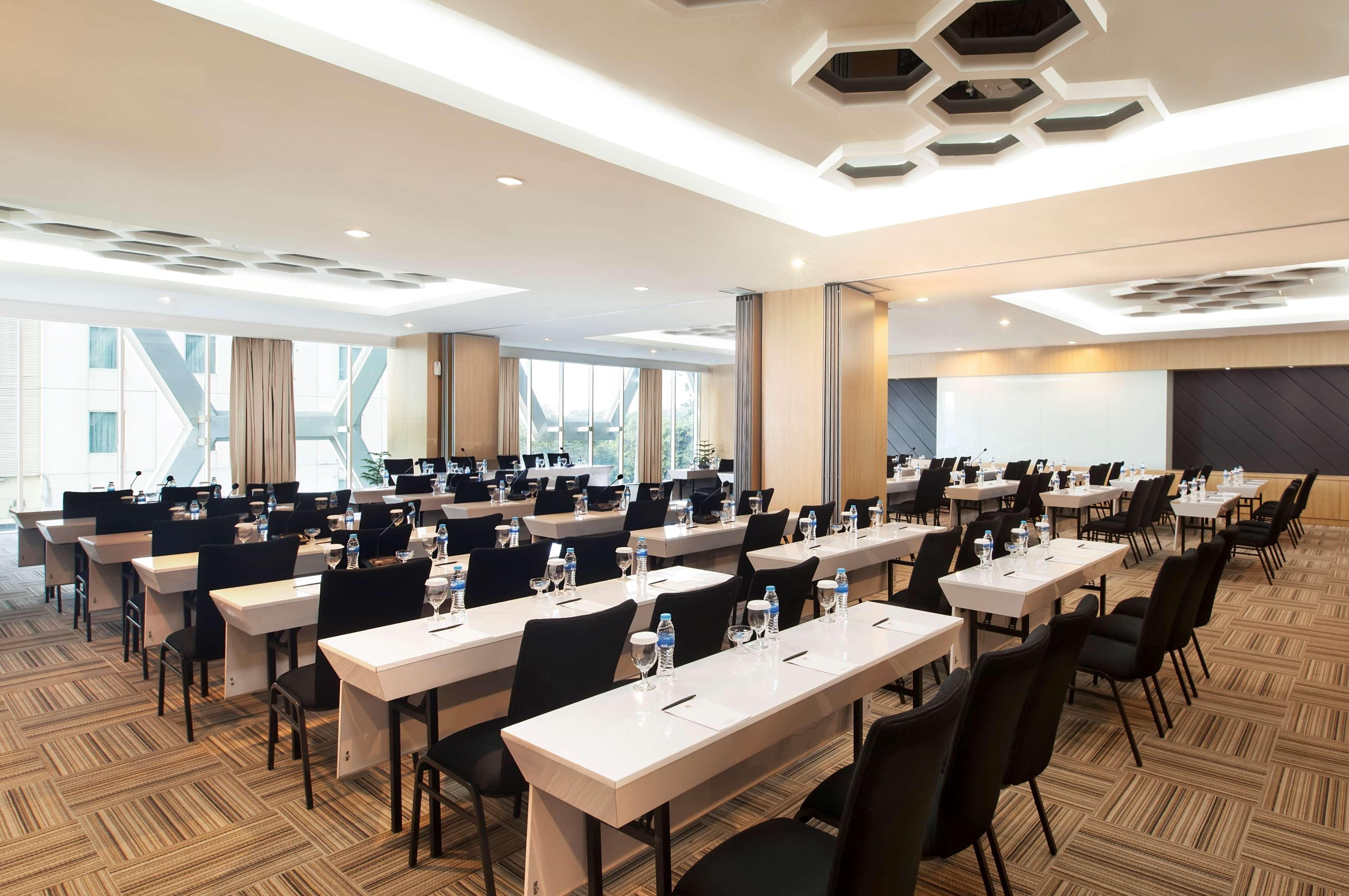 Best Western Premier The Hive Джакарта Екстериор снимка