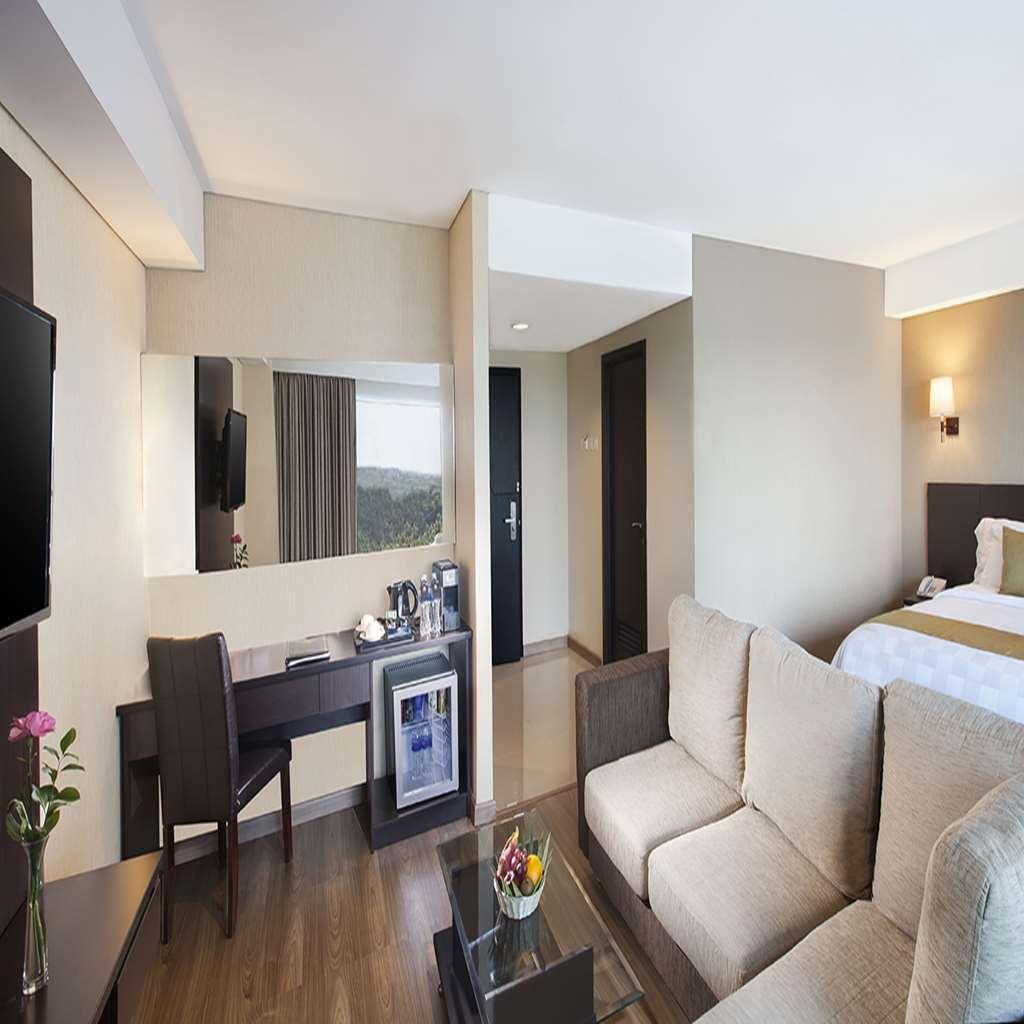 Best Western Premier The Hive Джакарта Стая снимка