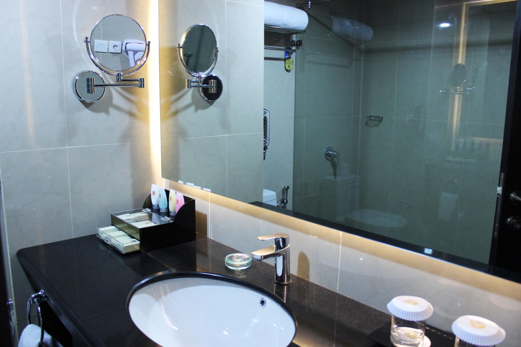 Best Western Premier The Hive Джакарта Екстериор снимка